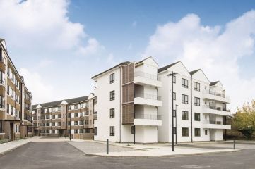Kew Bridge Court, Chiswick