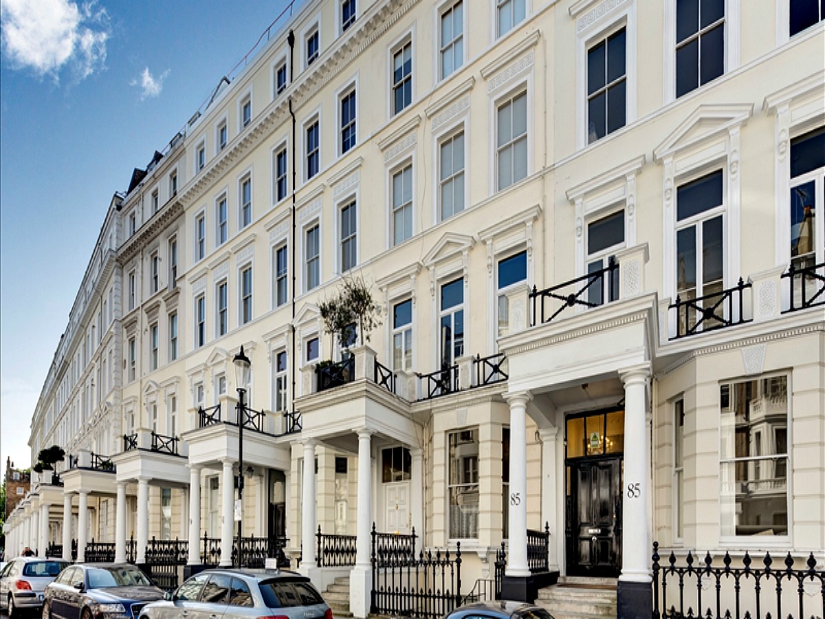 This impressive, stucco-fronted Kensington residence has two bedroom rental flats, each with a stunning reception, two bathrooms and fully integrated kitchen. Flats are close to excellent transport links and exclusive retail and dining outlets